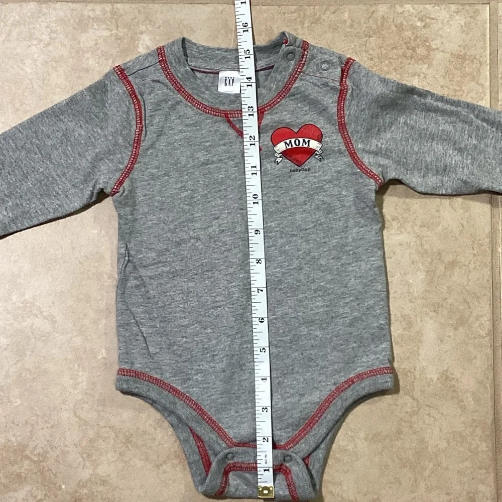 Gap Baby Gap Gray Long Sleeve Snap Onesie Infant